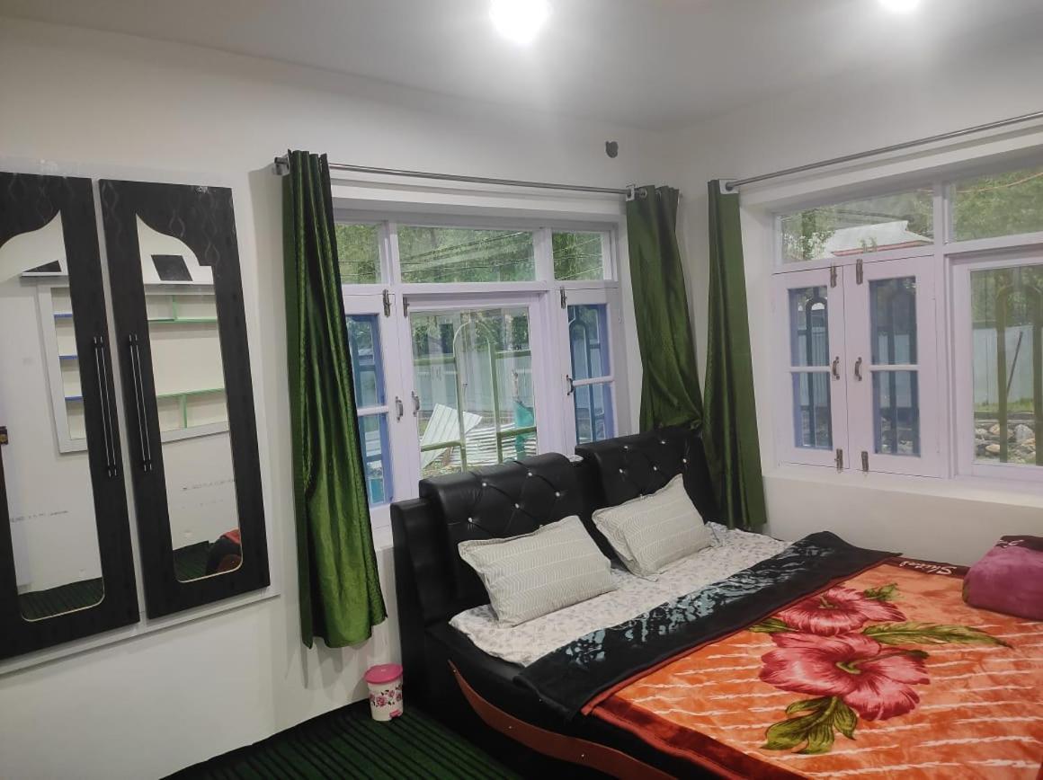 New Delight Hotel Kanzalwan Exterior foto